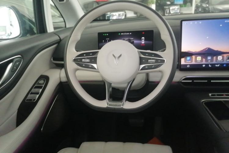 Used VOYAH Dream 2025 PHEV Four-Wheel Drive Prestige Qiankun Edition Steering Wheel