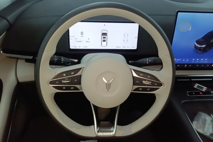 Used VOYAH Dream 2025 PHEV Four-Wheel Drive Prestige Kunpeng Edition Steering Wheel