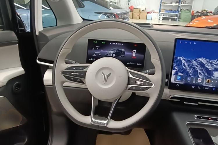 Used VOYAH Dream 2025 PHEV Four-Wheel Drive Prestige Qiankun Edition Steering Wheel