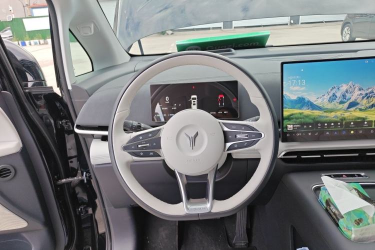 Used VOYAH Dream 2025 PHEV Four-Wheel Drive Prestige Kunpeng Edition Steering Wheel