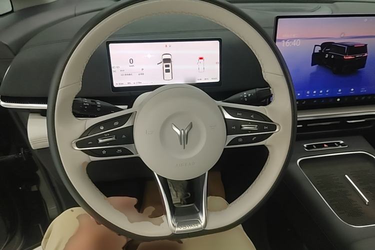 Used VOYAH Dream 2025 PHEV Four-Wheel Drive Prestige Kunpeng Edition Steering Wheel