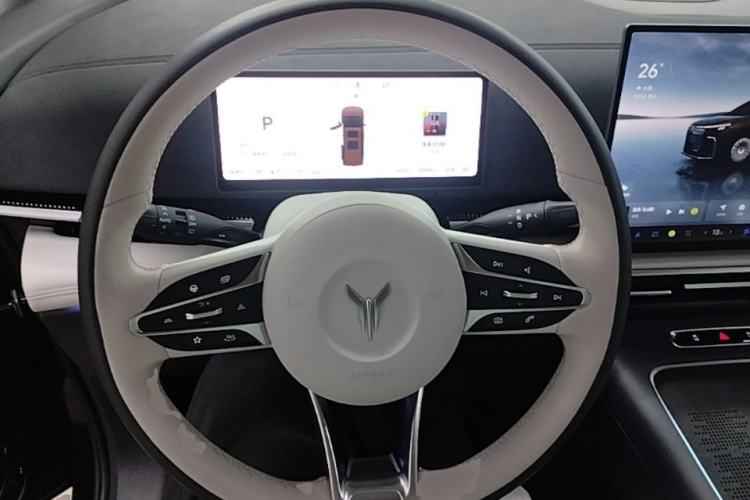 Used VOYAH Dream 2025 PHEV Four-Wheel Drive Prestige Kunpeng Edition Steering Wheel