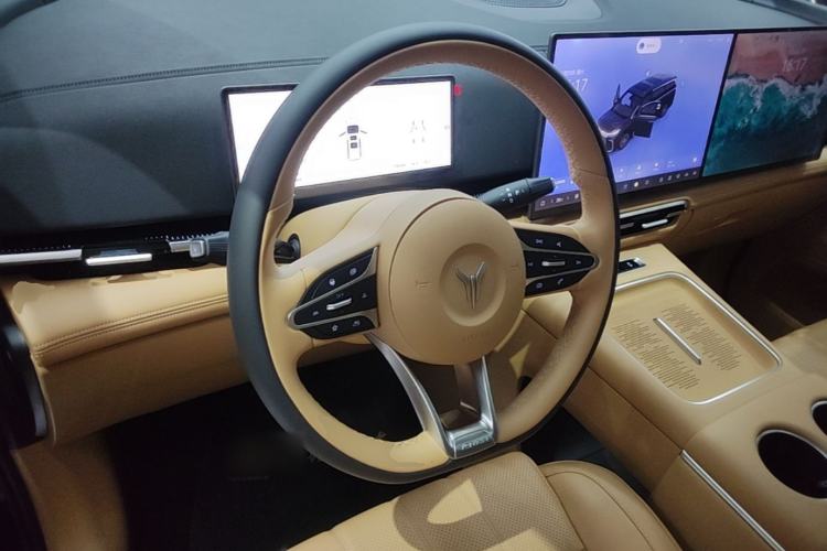 Used VOYAH Dream 2025 PHEV Four-Wheel Drive Excellence Kunpeng Edition Steering Wheel