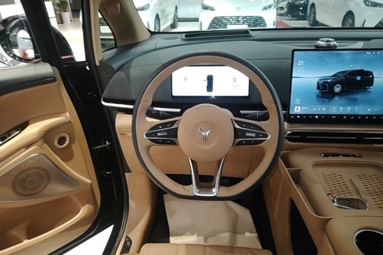 Used VOYAH Dream 2025 PHEV Four-Wheel Drive Prestige Kunpeng Edition Steering Wheel