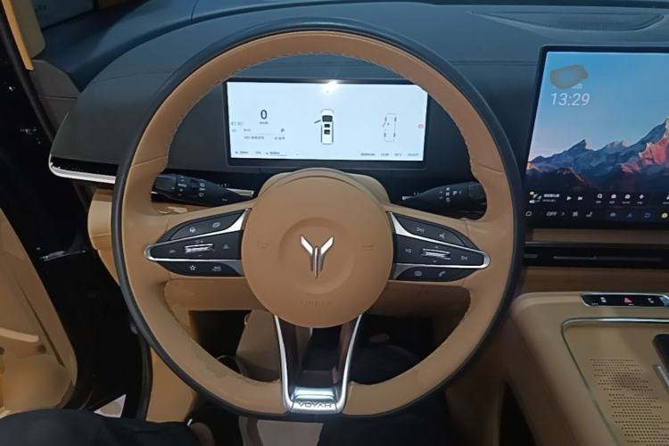 Used VOYAH Dream 2025 PHEV Four-Wheel Drive Prestige Kunpeng Edition Steering Wheel