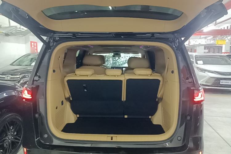 Used VOYAH Dream 2025 PHEV Four-Wheel-Drive Flagship Kunpeng Edition Trunk
