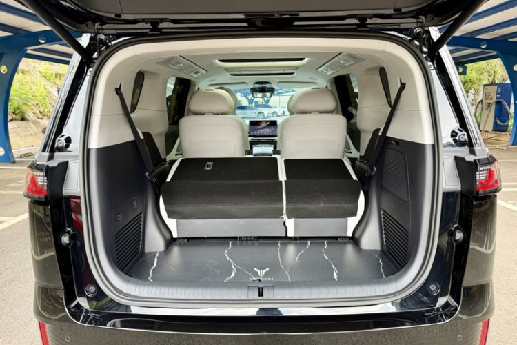 Used VOYAH Dream 2025 PHEV Four-Wheel Drive Prestige Qiankun Edition Trunk