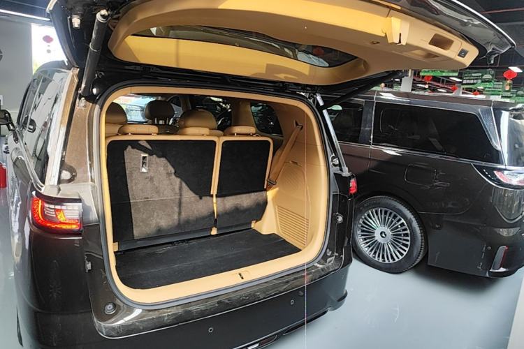 Used VOYAH Dream 2025 PHEV Four-Wheel-Drive Flagship Kunpeng Edition Trunk