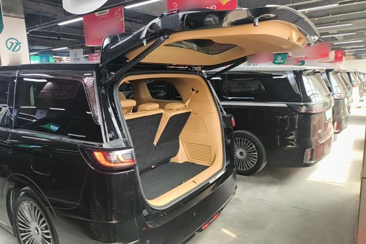 Used VOYAH Dream 2025 PHEV Four-Wheel-Drive Flagship Kunpeng Edition Trunk