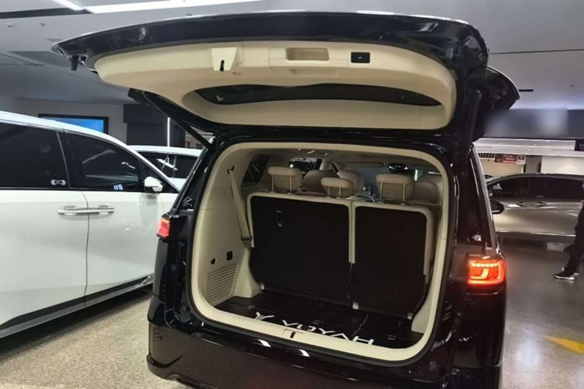 Used VOYAH Dream 2025 PHEV Four-Wheel Drive Excellence Qiankun Edition Trunk