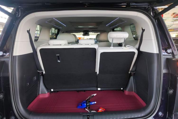 Used VOYAH Dream 2025 PHEV Four-Wheel Drive Prestige Kunpeng Edition Trunk