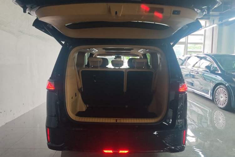 Used VOYAH Dream 2025 PHEV Four-Wheel Drive Prestige Kunpeng Edition Trunk