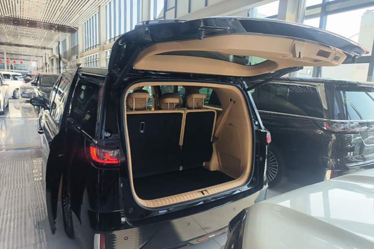 Used VOYAH Dream 2025 PHEV Four-Wheel-Drive Flagship Kunpeng Edition Trunk