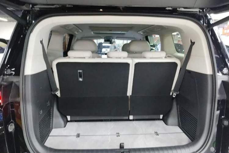Used VOYAH Dream 2025 PHEV Four-Wheel Drive Prestige Kunpeng Edition Trunk