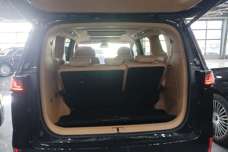 Used VOYAH Dream 2025 PHEV Four-Wheel-Drive Flagship Kunpeng Edition Trunk