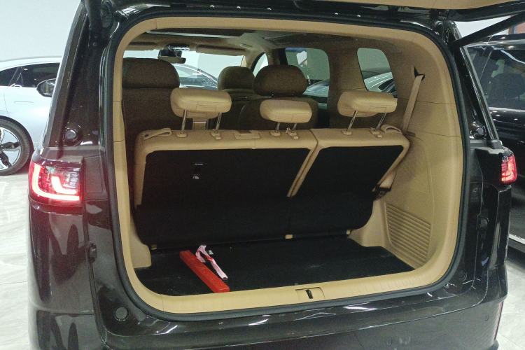 Used VOYAH Dream 2025 PHEV Four-Wheel-Drive Flagship Kunpeng Edition Trunk