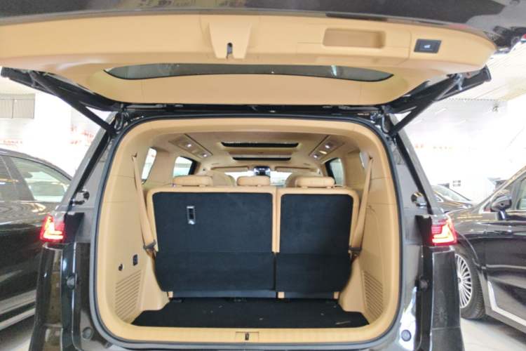Used VOYAH Dream 2025 PHEV Four-Wheel-Drive Flagship Kunpeng Edition Trunk