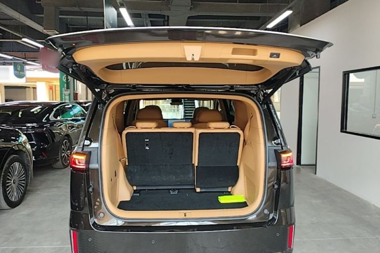 Used VOYAH Dream 2025 PHEV Four-Wheel-Drive Flagship Kunpeng Edition Trunk