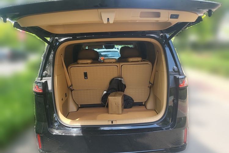 Used VOYAH Dream 2025 PHEV Four-Wheel-Drive Flagship Version – Qiankun Edition Trunk