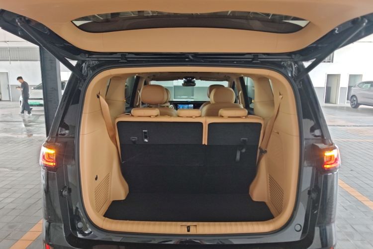 Used VOYAH Dream 2025 PHEV Four-Wheel Drive Excellence Kunpeng Edition Trunk