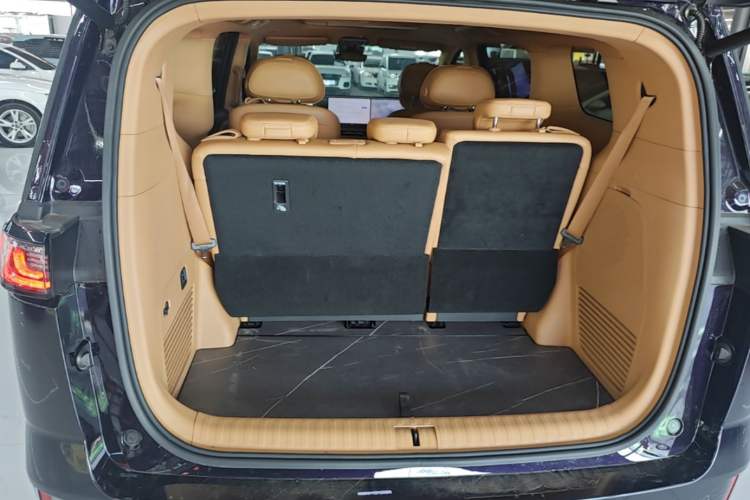 Used VOYAH Dream 2025 PHEV Four-Wheel Drive Prestige Kunpeng Edition Trunk