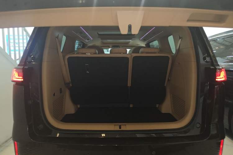 Used VOYAH Dream 2025 PHEV Four-Wheel-Drive Flagship Kunpeng Edition Trunk