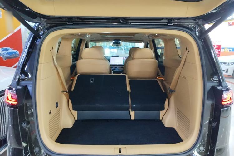 Used VOYAH Dream 2025 PHEV Four-Wheel-Drive Flagship Kunpeng Edition Trunk