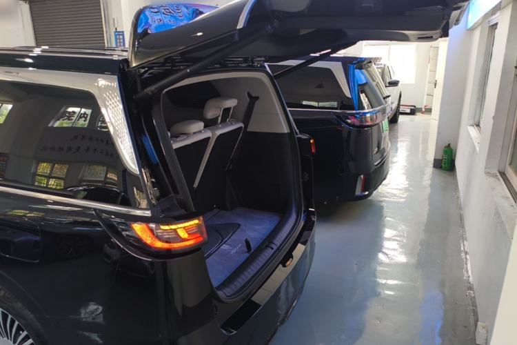 Used VOYAH Dream 2025 PHEV Four-Wheel Drive Prestige Kunpeng Edition Trunk