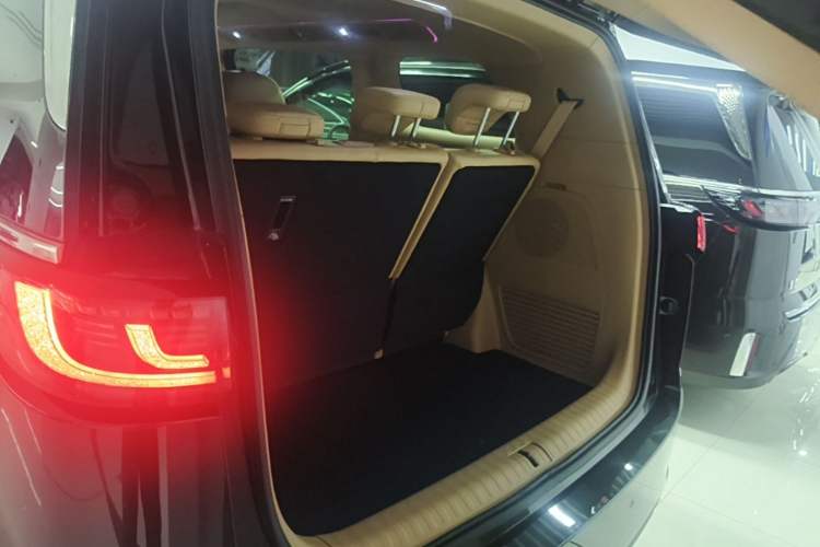 Used VOYAH Dream 2025 PHEV Four-Wheel Drive Prestige Qiankun Edition Trunk