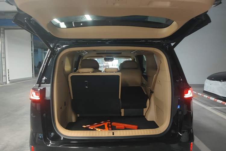 Used VOYAH Dream 2025 PHEV Four-Wheel Drive Excellence Qiankun Edition Trunk