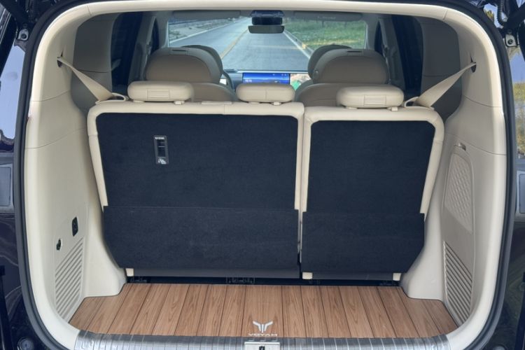 Used VOYAH Dream 2025 PHEV Four-Wheel Drive Prestige Kunpeng Edition Trunk