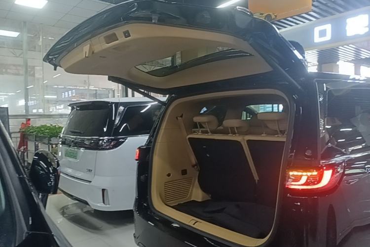 Used VOYAH Dream 2025 PHEV Four-Wheel Drive Prestige Kunpeng Edition Trunk