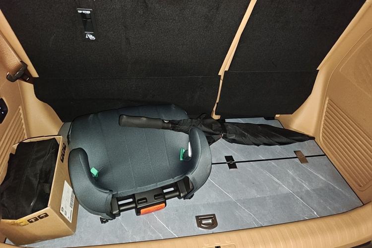 Used VOYAH Dream 2025 PHEV Four-Wheel Drive Excellence Kunpeng Edition Trunk