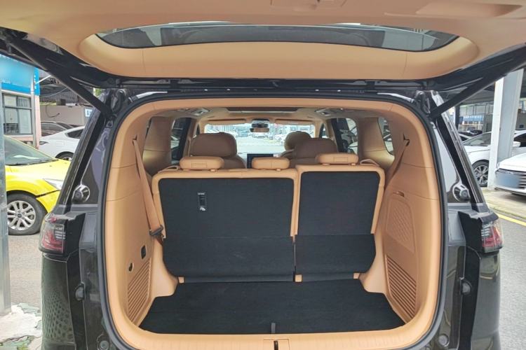 Used VOYAH Dream 2025 PHEV Four-Wheel-Drive Flagship Kunpeng Edition Trunk