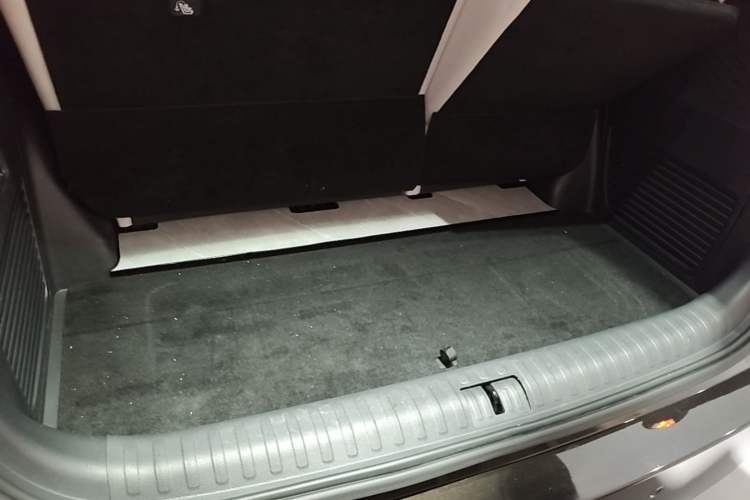Used VOYAH Dream 2025 PHEV Four-Wheel-Drive Flagship Version – Qiankun Edition Trunk