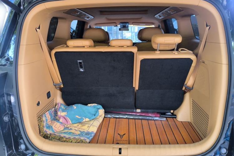 Used VOYAH Dream 2025 EV Four-Wheel Drive Excellence Kunpeng Edition Trunk
