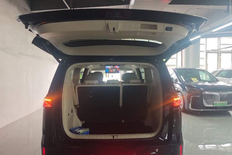 Used VOYAH Dream 2025 PHEV Four-Wheel Drive Prestige Kunpeng Edition Trunk
