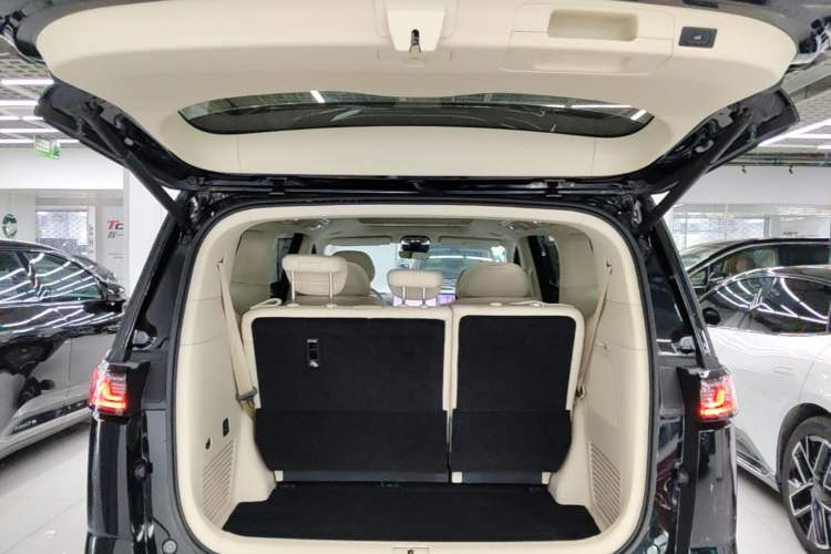 Used VOYAH Dream 2025 PHEV Four-Wheel-Drive Flagship Kunpeng Edition Trunk