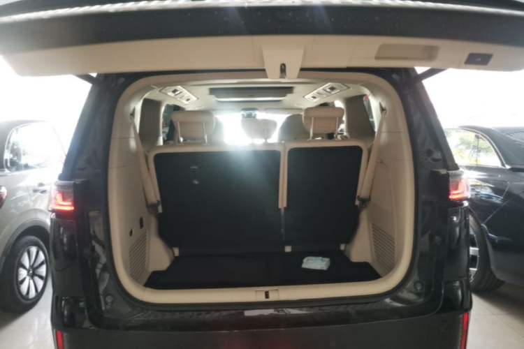 Used VOYAH Dream 2025 PHEV Four-Wheel Drive Prestige Kunpeng Edition Trunk
