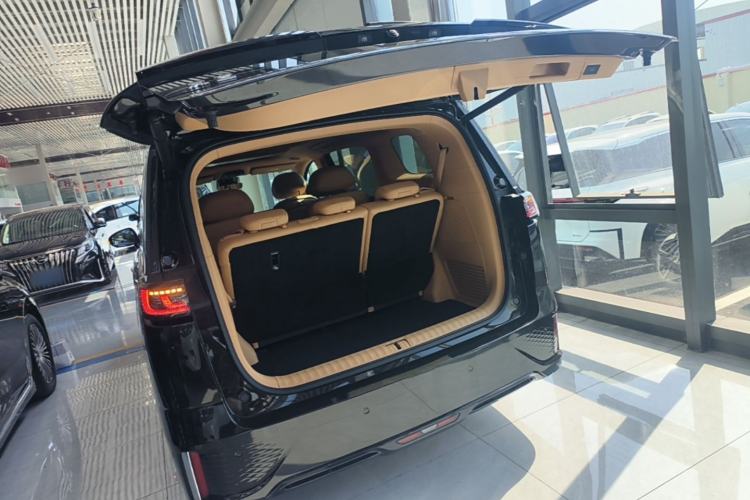 Used VOYAH Dream 2025 PHEV Four-Wheel-Drive Flagship Kunpeng Edition Trunk