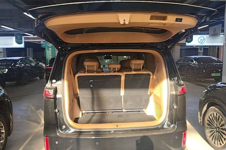Used VOYAH Dream 2025 PHEV Four-Wheel-Drive Flagship Kunpeng Edition Trunk