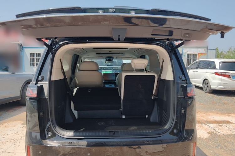 Used VOYAH Dream 2025 PHEV Four-Wheel Drive Prestige Kunpeng Edition Trunk