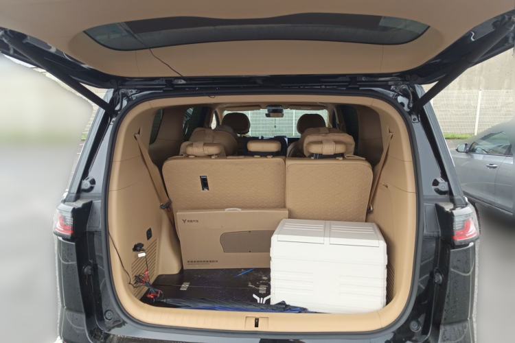 Used VOYAH Dream 2025 PHEV Four-Wheel Drive Prestige Kunpeng Edition Trunk