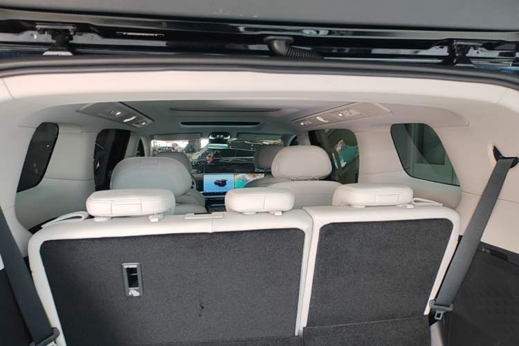 Used VOYAH Dream 2025 PHEV Four-Wheel Drive Excellence Kunpeng Edition Trunk