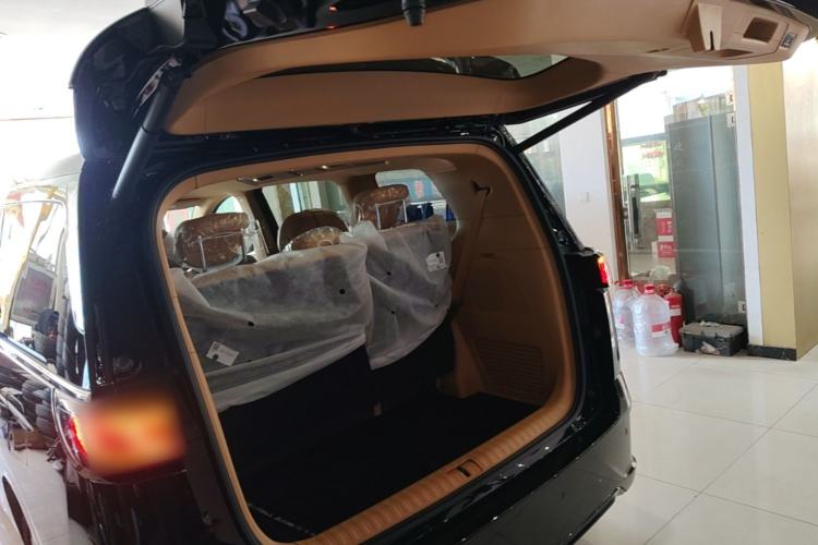 Used VOYAH Dream 2025 PHEV Four-Wheel Drive Excellence Kunpeng Edition Trunk