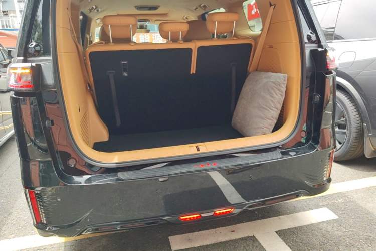 Used VOYAH Dream 2025 EV Long-range Century Edition Trunk