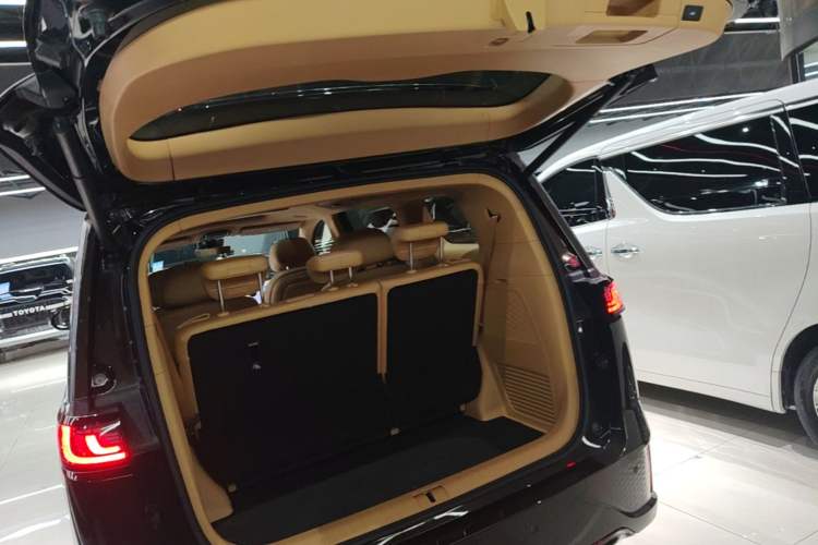 Used VOYAH Dream 2025 PHEV Four-Wheel-Drive Flagship Kunpeng Edition Trunk