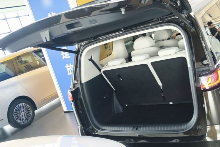 Used VOYAH Dream 2025 PHEV Four-Wheel-Drive Flagship Version – Qiankun Edition Trunk