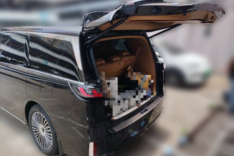 Used VOYAH Dream 2025 PHEV Four-Wheel-Drive Flagship Version – Qiankun Edition Trunk