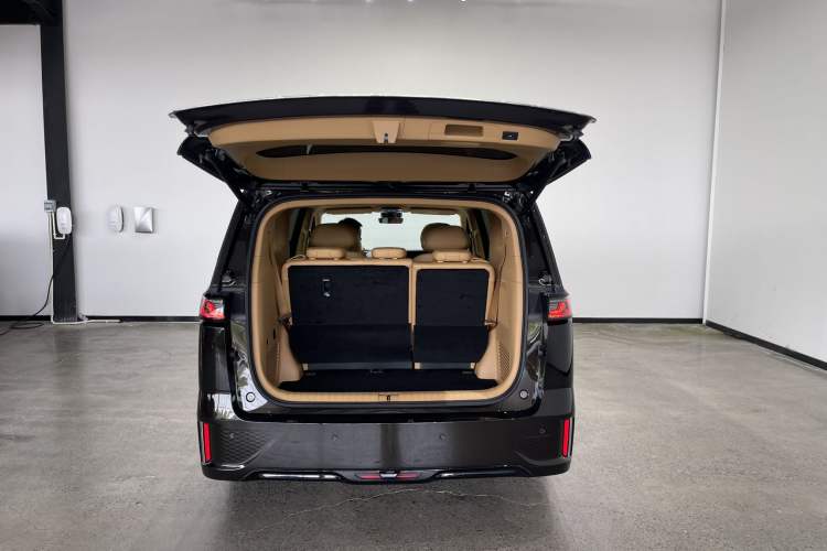 Used VOYAH Dream 2025 PHEV Four-Wheel-Drive Flagship Kunpeng Edition Trunk